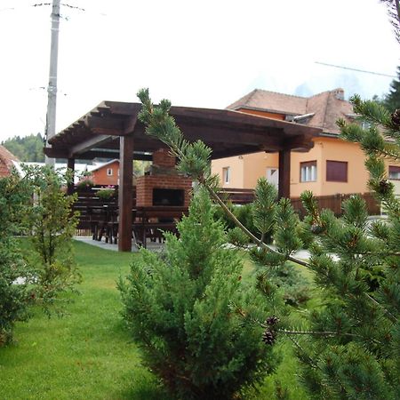 The Ghetto Hotell Buşteni Rom bilde