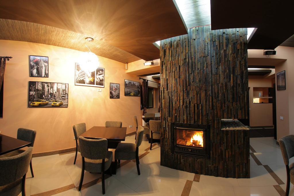 The Ghetto Hotell Buşteni Eksteriør bilde