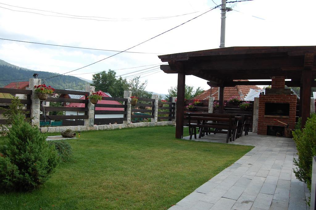 The Ghetto Hotell Buşteni Eksteriør bilde