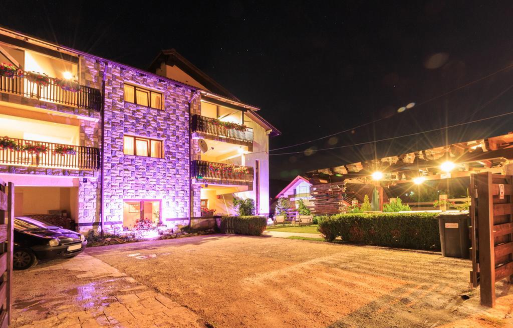 The Ghetto Hotell Buşteni Eksteriør bilde