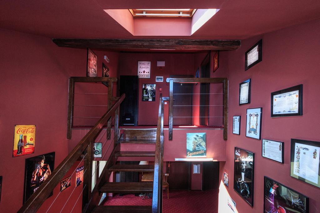The Ghetto Hotell Buşteni Eksteriør bilde